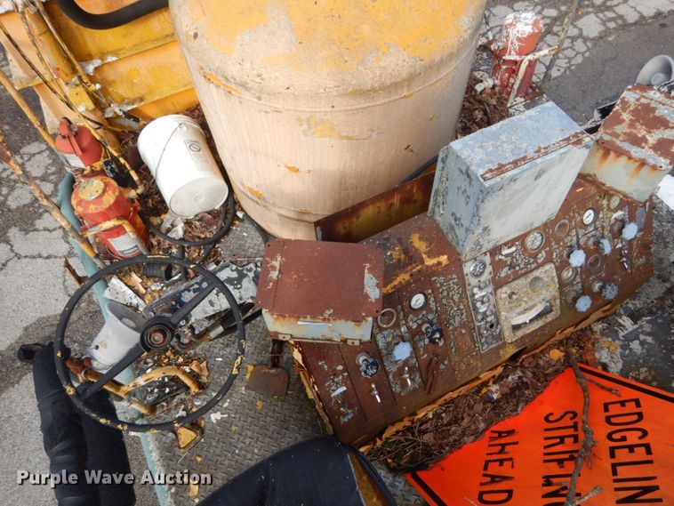 image for item GT9573 1989 Mack MS300P  paint striping truck