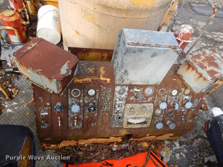 image for item GT9573 1989 Mack MS300P  paint striping truck