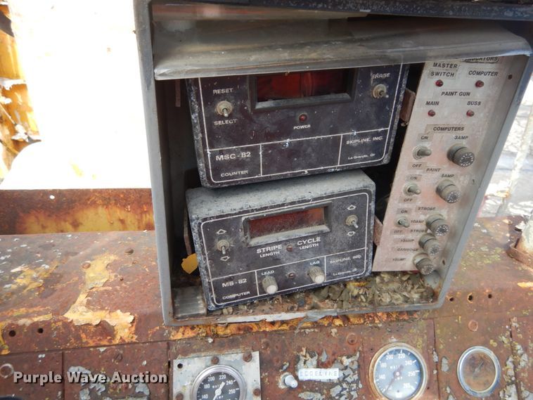 image for item GT9573 1989 Mack MS300P  paint striping truck