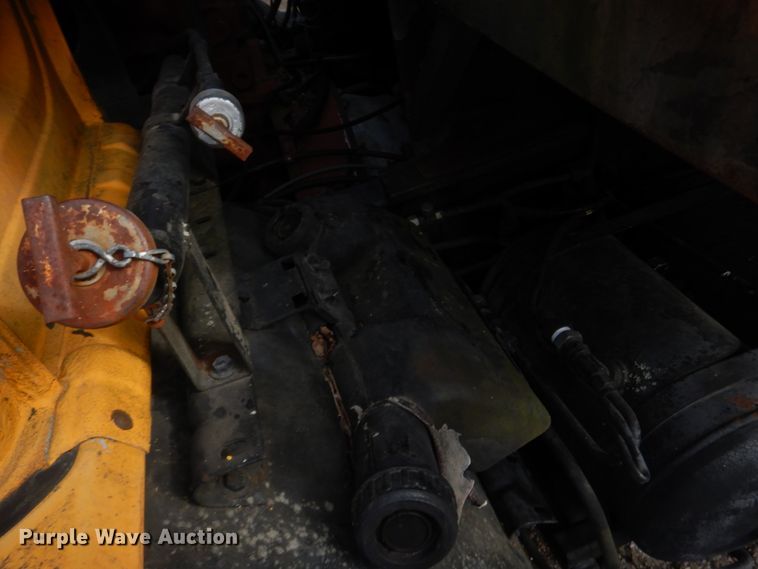 image for item GT9573 1989 Mack MS300P  paint striping truck