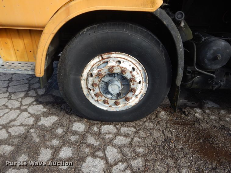 image for item GT9573 1989 Mack MS300P  paint striping truck