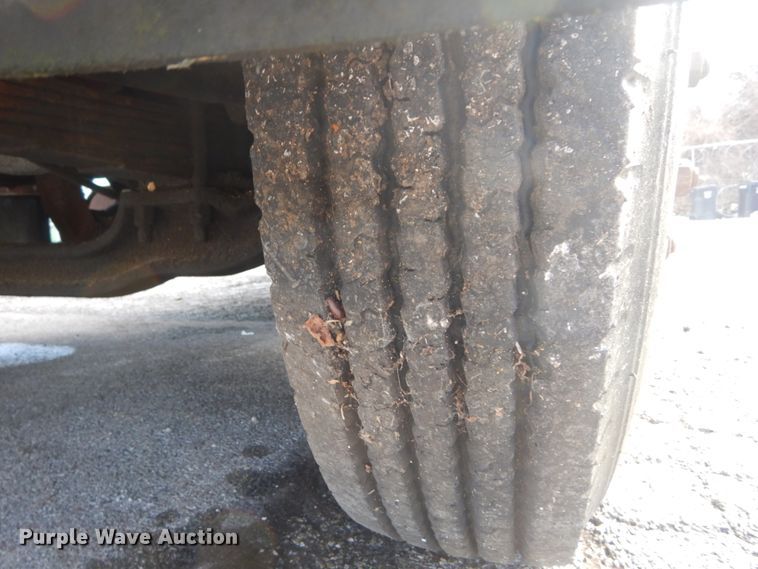 image for item GT9573 1989 Mack MS300P  paint striping truck