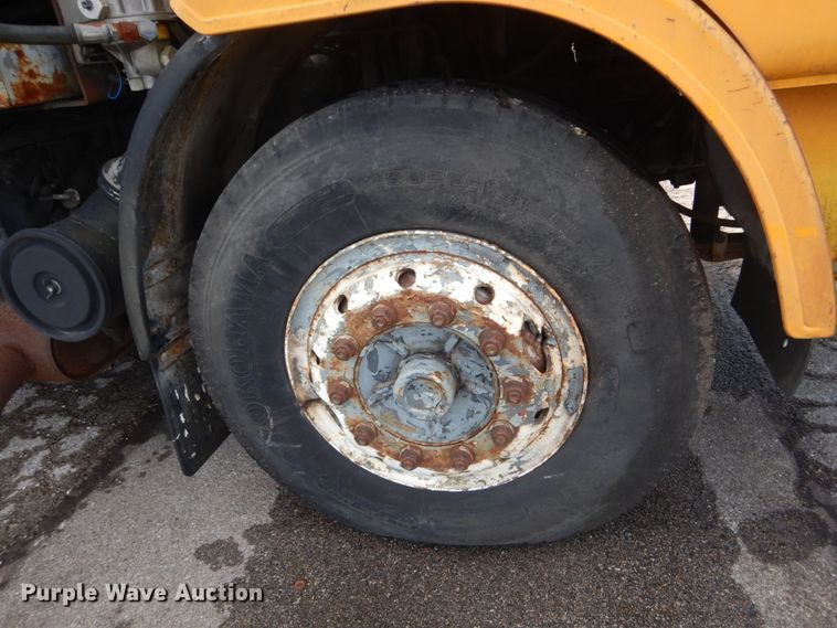 image for item GT9573 1989 Mack MS300P  paint striping truck