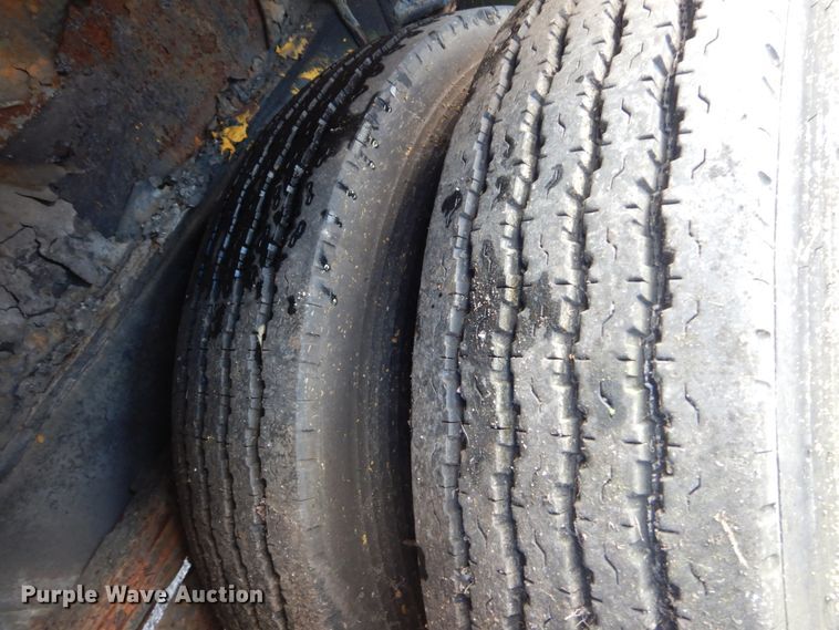 image for item GT9573 1989 Mack MS300P  paint striping truck