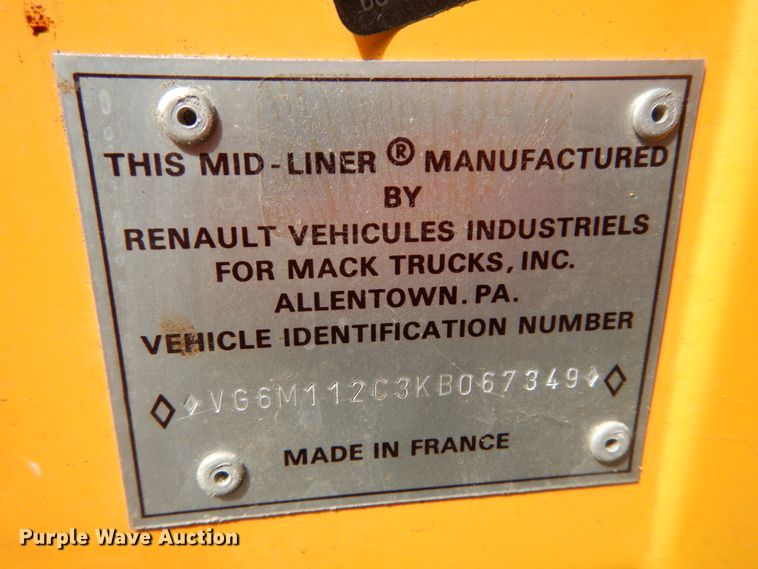 image for item GT9573 1989 Mack MS300P  paint striping truck