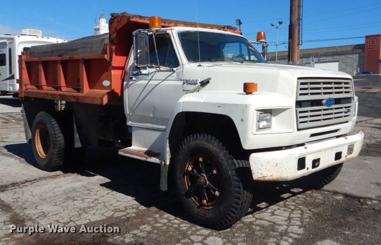 image for item GT9574 1988 Ford F800 dump truck