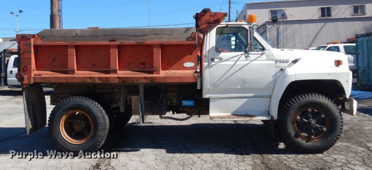 image for item GT9574 1988 Ford F800 dump truck