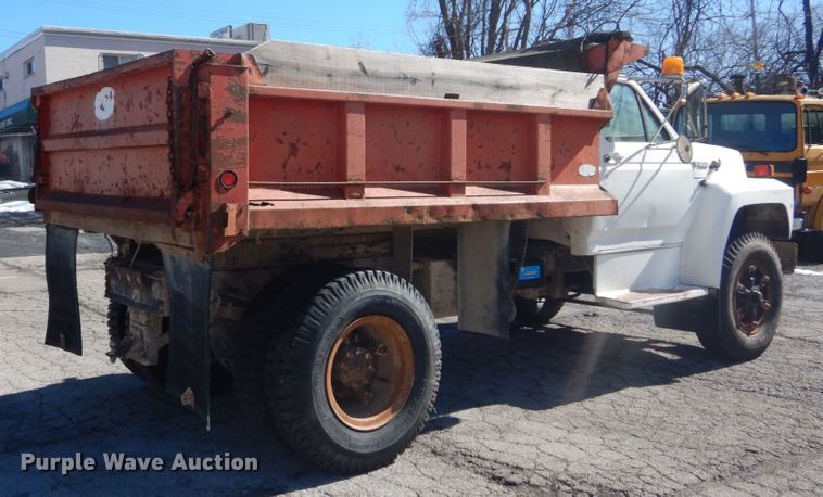 image for item GT9574 1988 Ford F800 dump truck