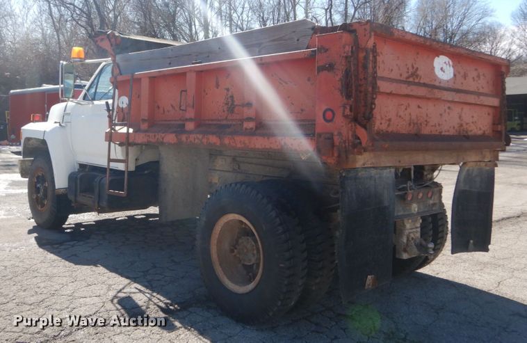 image for item GT9574 1988 Ford F800 dump truck