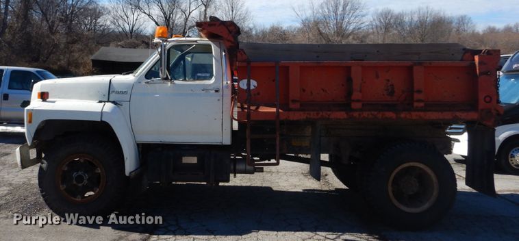 image for item GT9574 1988 Ford F800 dump truck