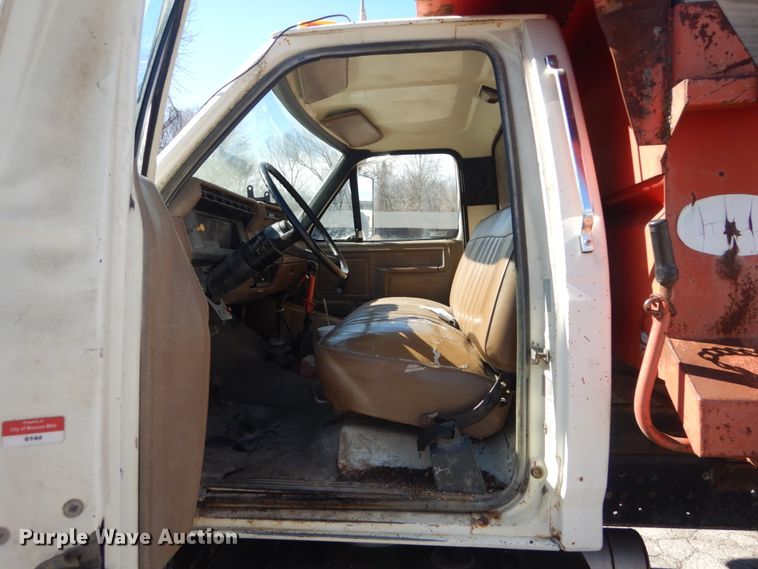 image for item GT9574 1988 Ford F800 dump truck