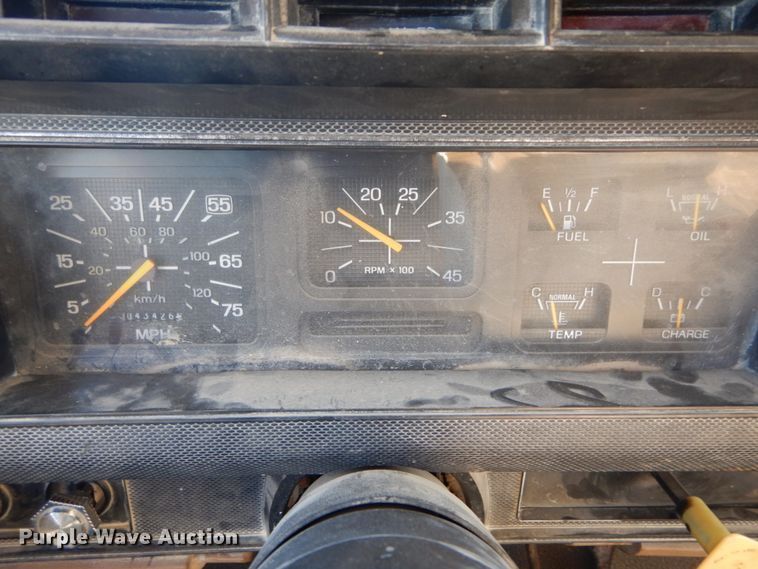 image for item GT9574 1988 Ford F800 dump truck