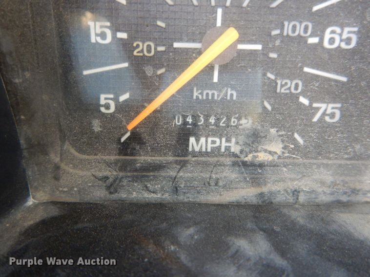 image for item GT9574 1988 Ford F800 dump truck