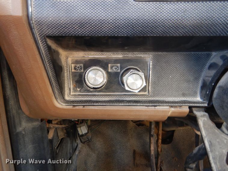 image for item GT9574 1988 Ford F800 dump truck