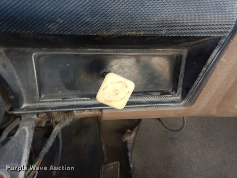 image for item GT9574 1988 Ford F800 dump truck