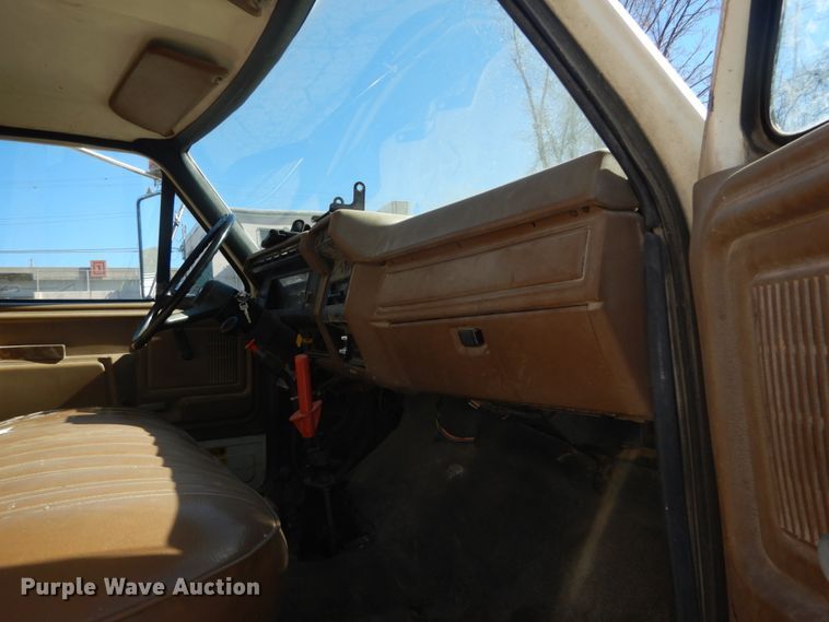 image for item GT9574 1988 Ford F800 dump truck