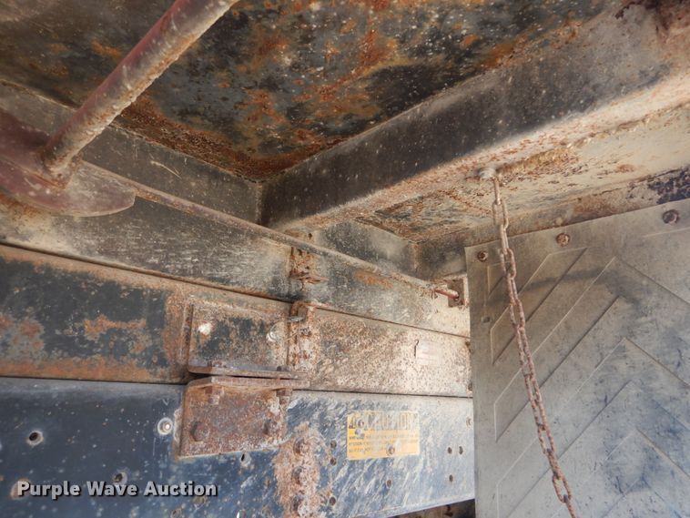 image for item GT9574 1988 Ford F800 dump truck