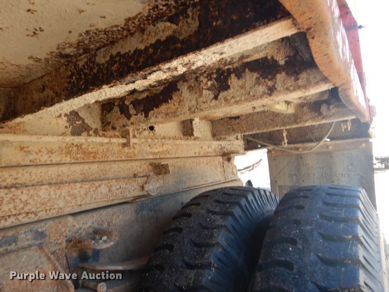 image for item GT9574 1988 Ford F800 dump truck