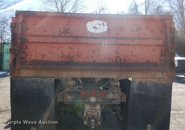 image for item GT9574 1988 Ford F800 dump truck