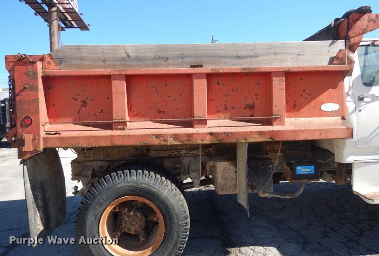 image for item GT9574 1988 Ford F800 dump truck