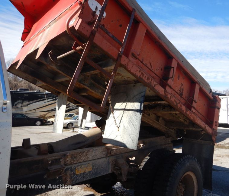 image for item GT9574 1988 Ford F800 dump truck