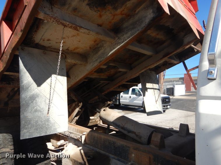 image for item GT9574 1988 Ford F800 dump truck