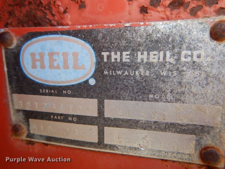 image for item GT9574 1988 Ford F800 dump truck