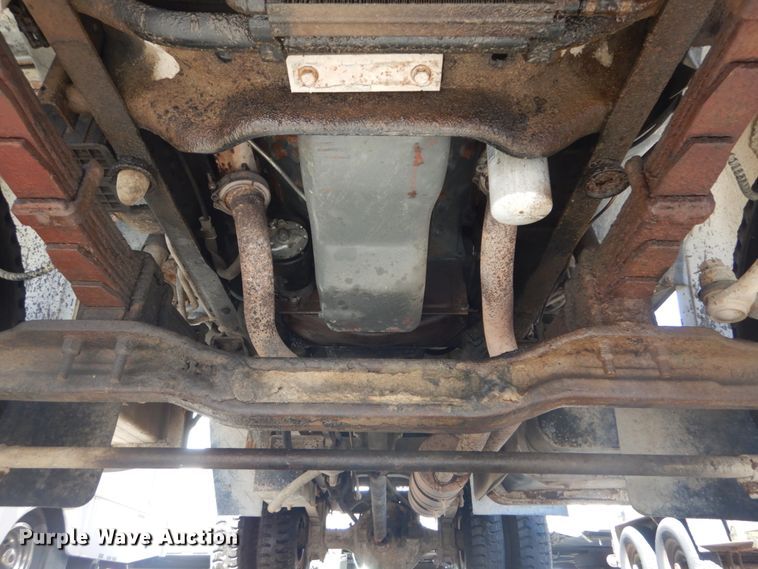 image for item GT9574 1988 Ford F800 dump truck