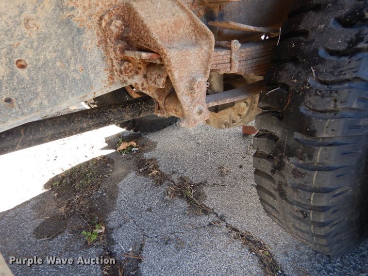 image for item GT9574 1988 Ford F800 dump truck