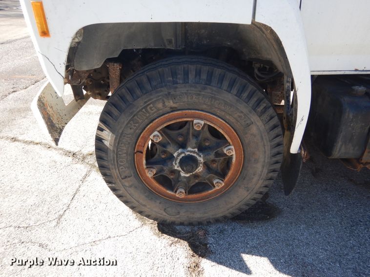 image for item GT9574 1988 Ford F800 dump truck