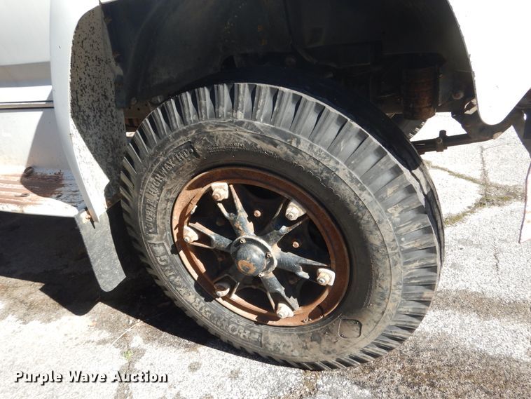 image for item GT9574 1988 Ford F800 dump truck