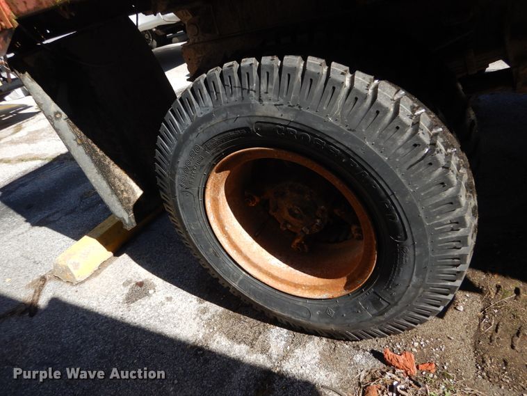 image for item GT9574 1988 Ford F800 dump truck