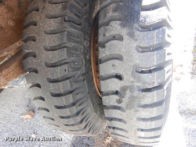 image for item GT9574 1988 Ford F800 dump truck