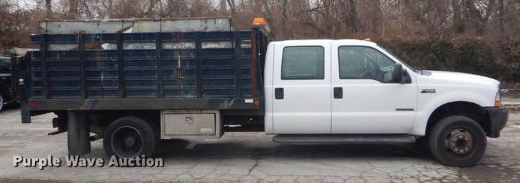 image for item GT9576 2002 Ford F450 Super Duty  Crew Cab flatbed truck