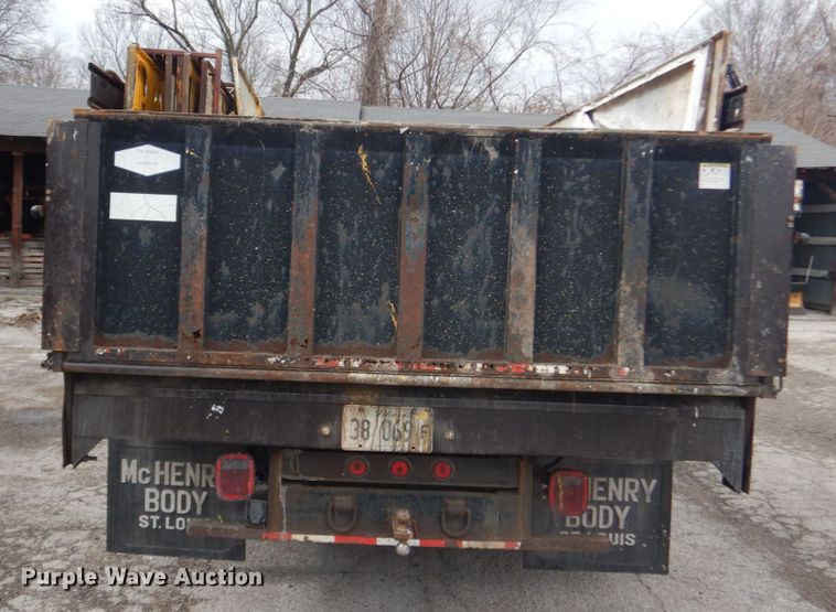 image for item GT9576 2002 Ford F450 Super Duty  Crew Cab flatbed truck