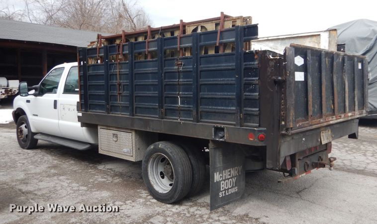 image for item GT9576 2002 Ford F450 Super Duty  Crew Cab flatbed truck