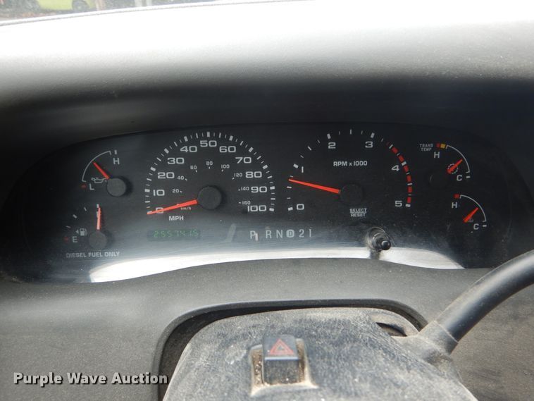 image for item GT9576 2002 Ford F450 Super Duty  Crew Cab flatbed truck