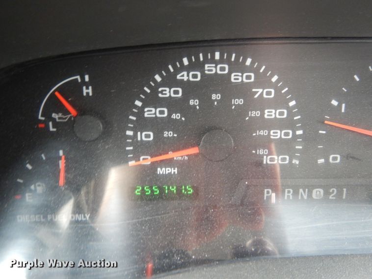 image for item GT9576 2002 Ford F450 Super Duty  Crew Cab flatbed truck