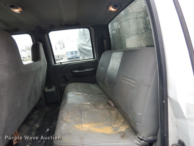 image for item GT9576 2002 Ford F450 Super Duty  Crew Cab flatbed truck