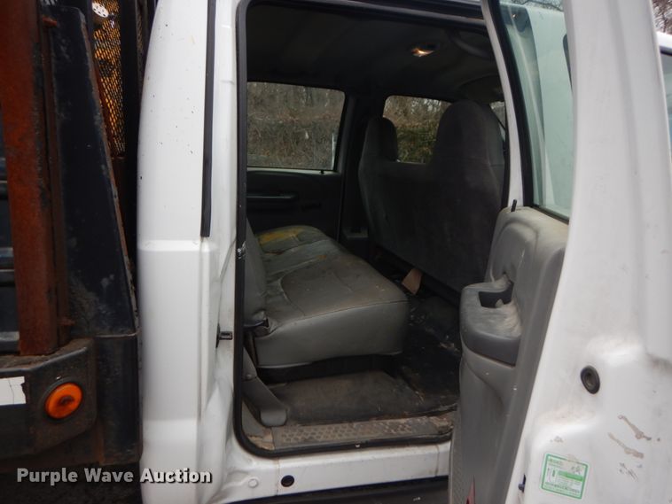 image for item GT9576 2002 Ford F450 Super Duty  Crew Cab flatbed truck