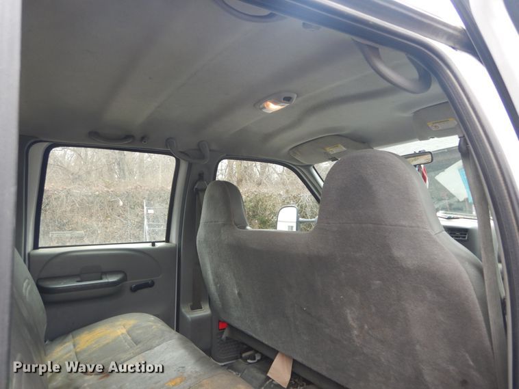 image for item GT9576 2002 Ford F450 Super Duty  Crew Cab flatbed truck