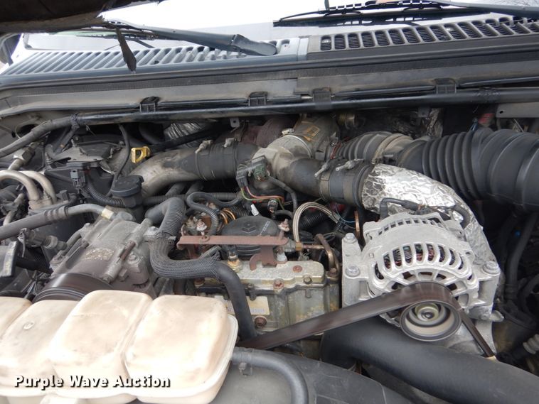 image for item GT9576 2002 Ford F450 Super Duty  Crew Cab flatbed truck