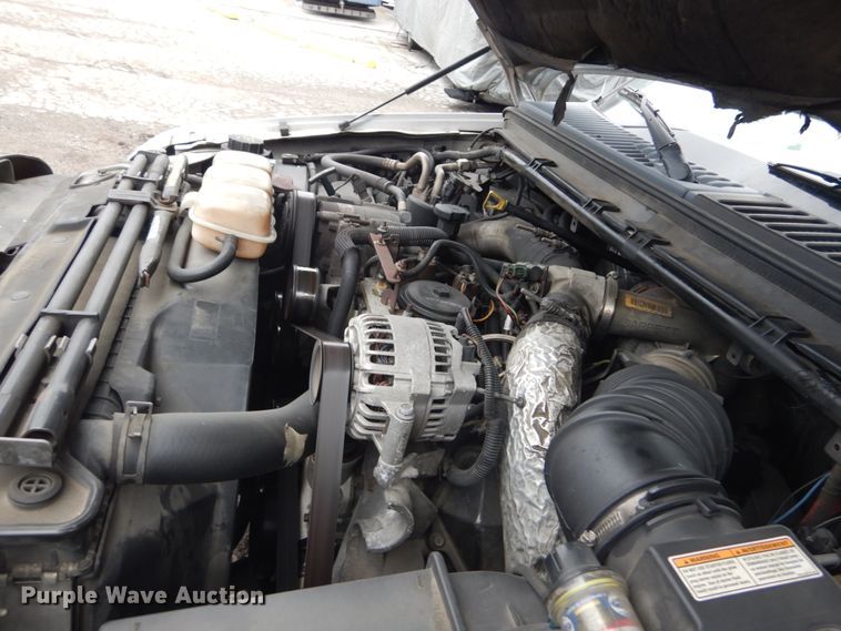 image for item GT9576 2002 Ford F450 Super Duty  Crew Cab flatbed truck