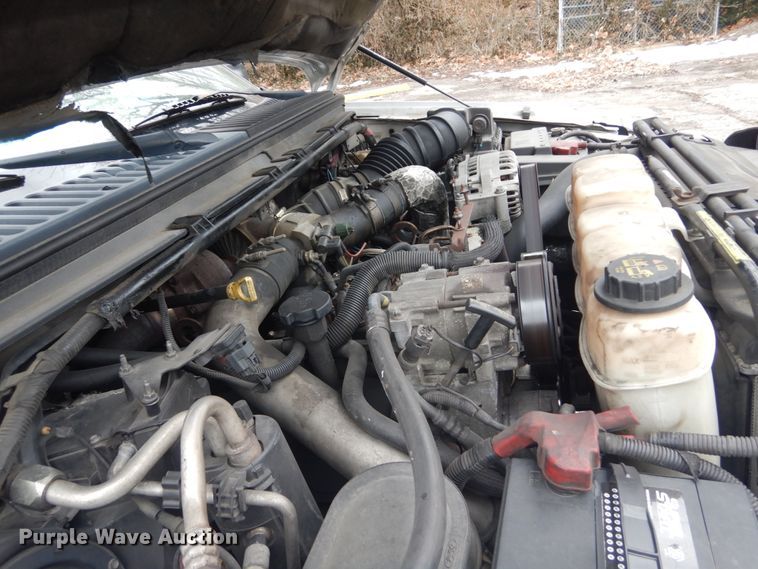 image for item GT9576 2002 Ford F450 Super Duty  Crew Cab flatbed truck