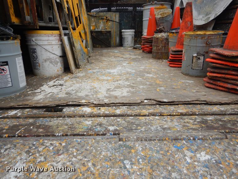 image for item GT9576 2002 Ford F450 Super Duty  Crew Cab flatbed truck