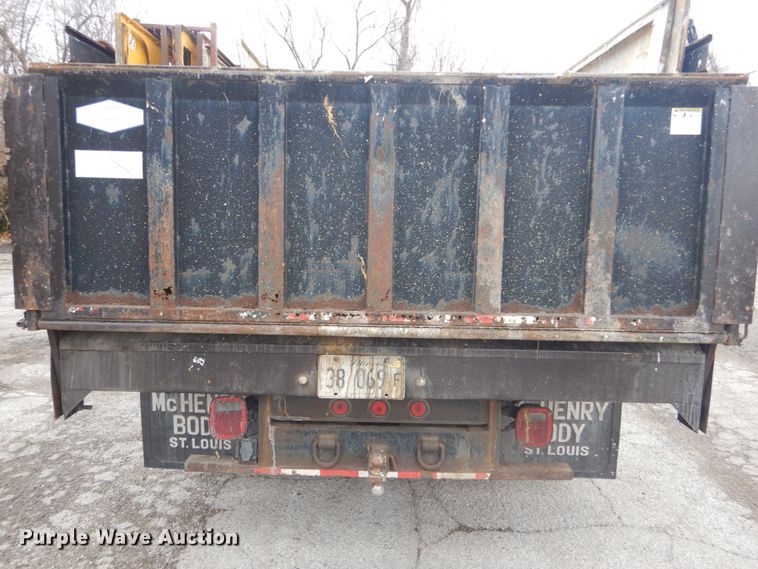 image for item GT9576 2002 Ford F450 Super Duty  Crew Cab flatbed truck