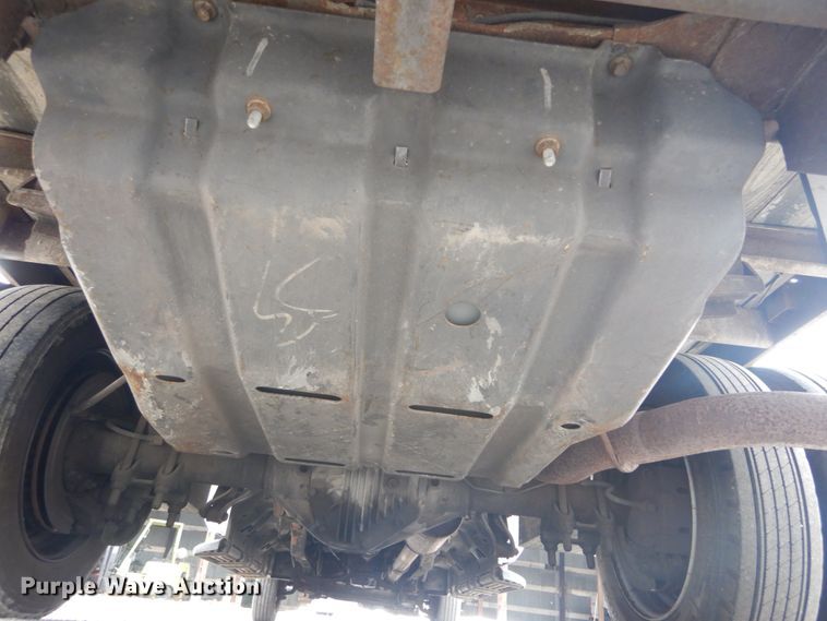 image for item GT9576 2002 Ford F450 Super Duty  Crew Cab flatbed truck