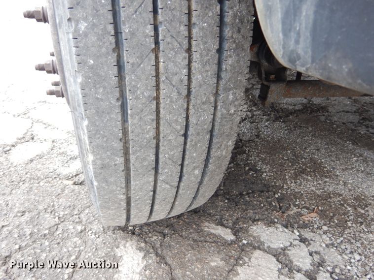 image for item GT9576 2002 Ford F450 Super Duty  Crew Cab flatbed truck