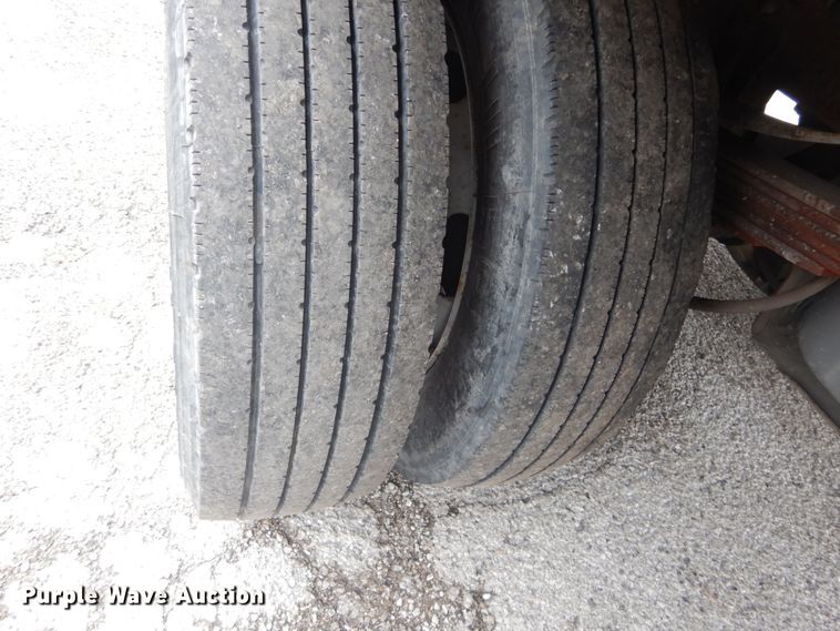 image for item GT9576 2002 Ford F450 Super Duty  Crew Cab flatbed truck