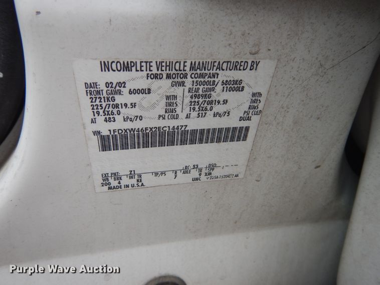 image for item GT9576 2002 Ford F450 Super Duty  Crew Cab flatbed truck